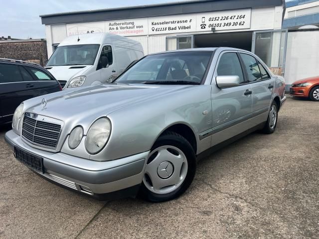 MERCEDES-BENZ E 200 Bild 2