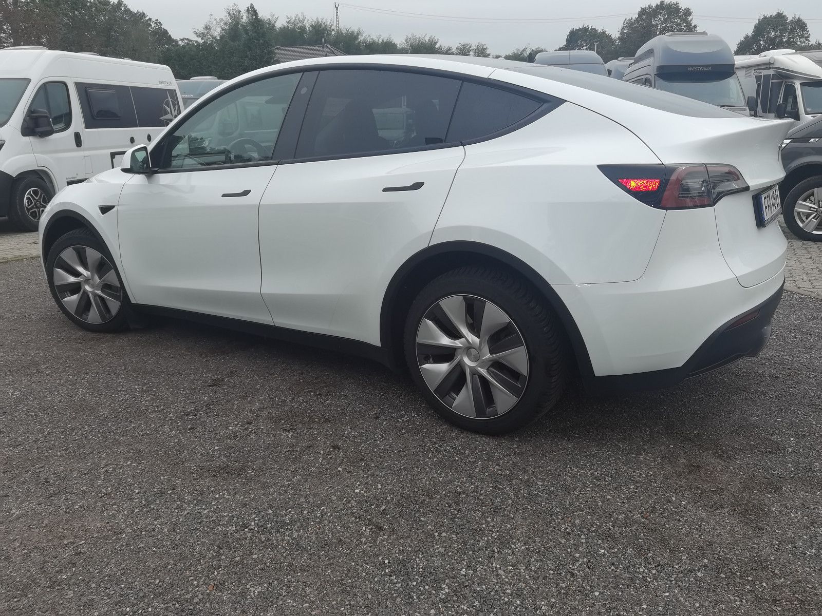Fahrzeugabbildung Tesla Model Y Long Range Dual Motor Modell 2023