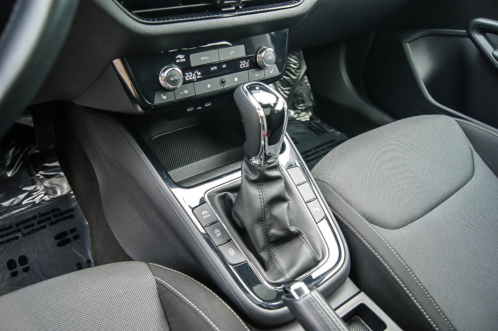 Fahrzeugabbildung SKODA Fabia 10 Drive Auto/DSG PANO VIRTUAL LED KAMERA