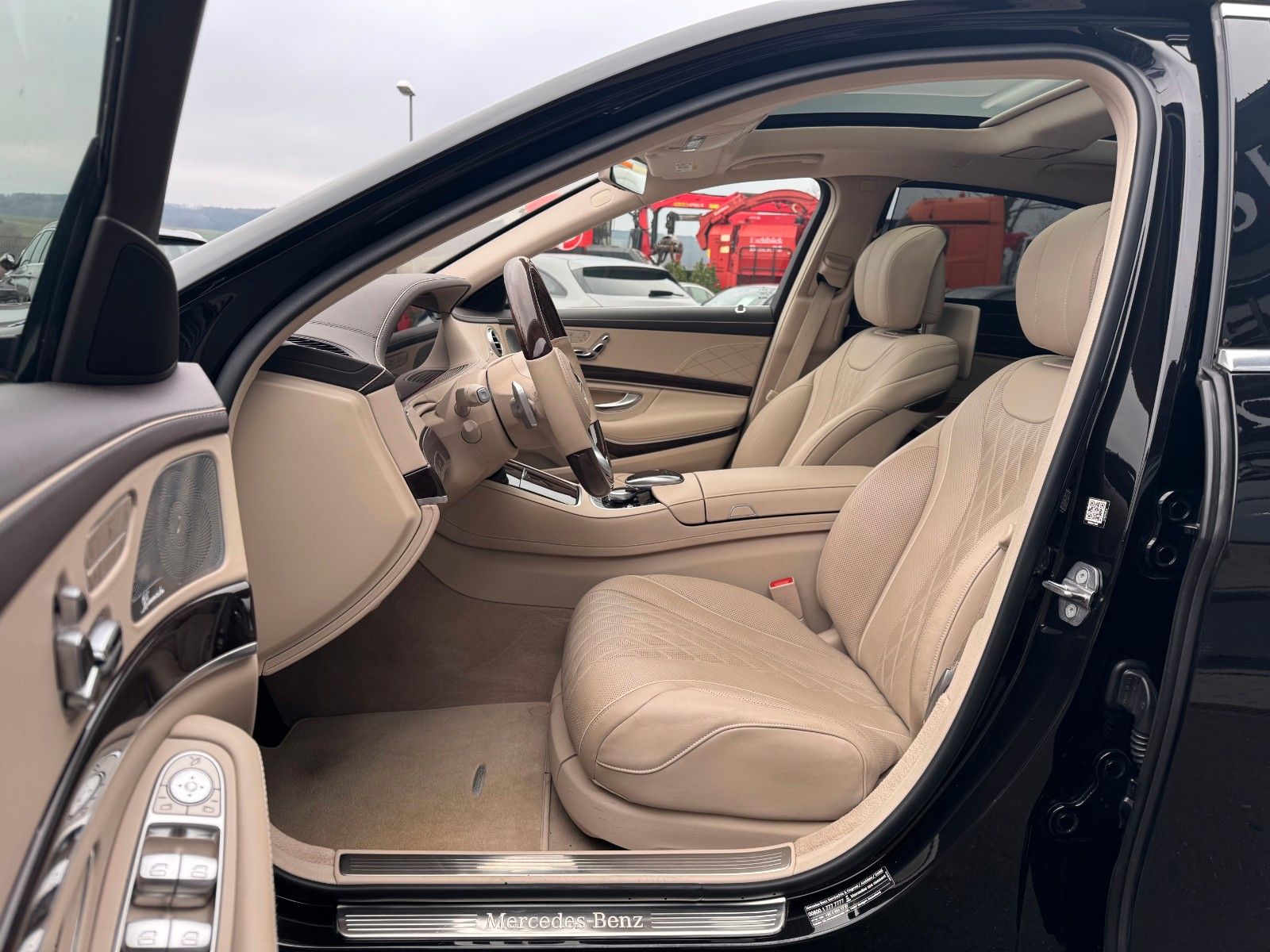 Fahrzeugabbildung Mercedes-Benz S 600 L Chauffeur+Nachtsicht+Pano+HUD+360