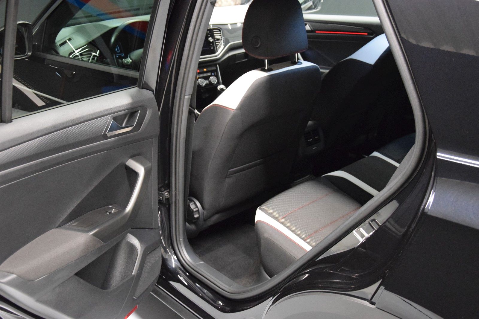 Fahrzeugabbildung Volkswagen T-Roc Sport NAVI LED