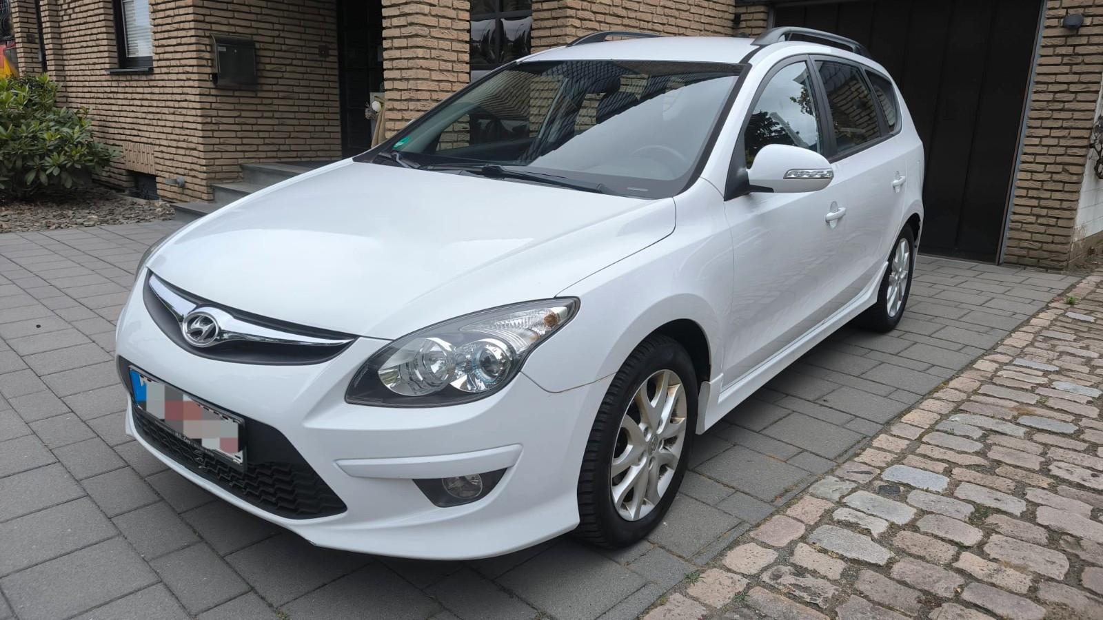Hyundai i30 CW 1.6 CRDi, Tüv Neu, Tempomat, Teilleder,SH