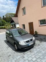 Volkswagen VW Touran 1.6 Automatik  TÜV bis 2027 - Volkswagen Touran mit Benzin-Antrieb: Kleinbus, Automatik, 1.6