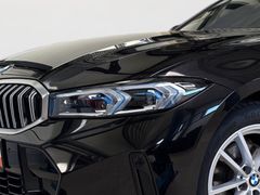 Fahrzeugabbildung BMW 320i Touring M Sport -AHK/Pano/HeadUp/Innovation