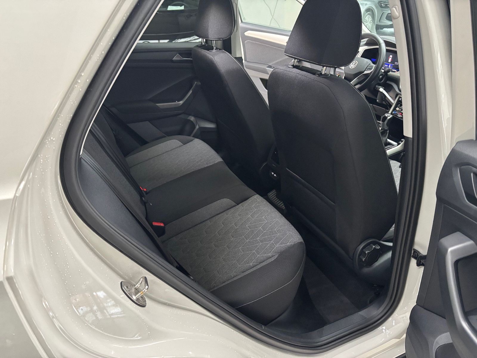 Fahrzeugabbildung Volkswagen T-Roc Move 1.0 TSI LED+SHZ+APP