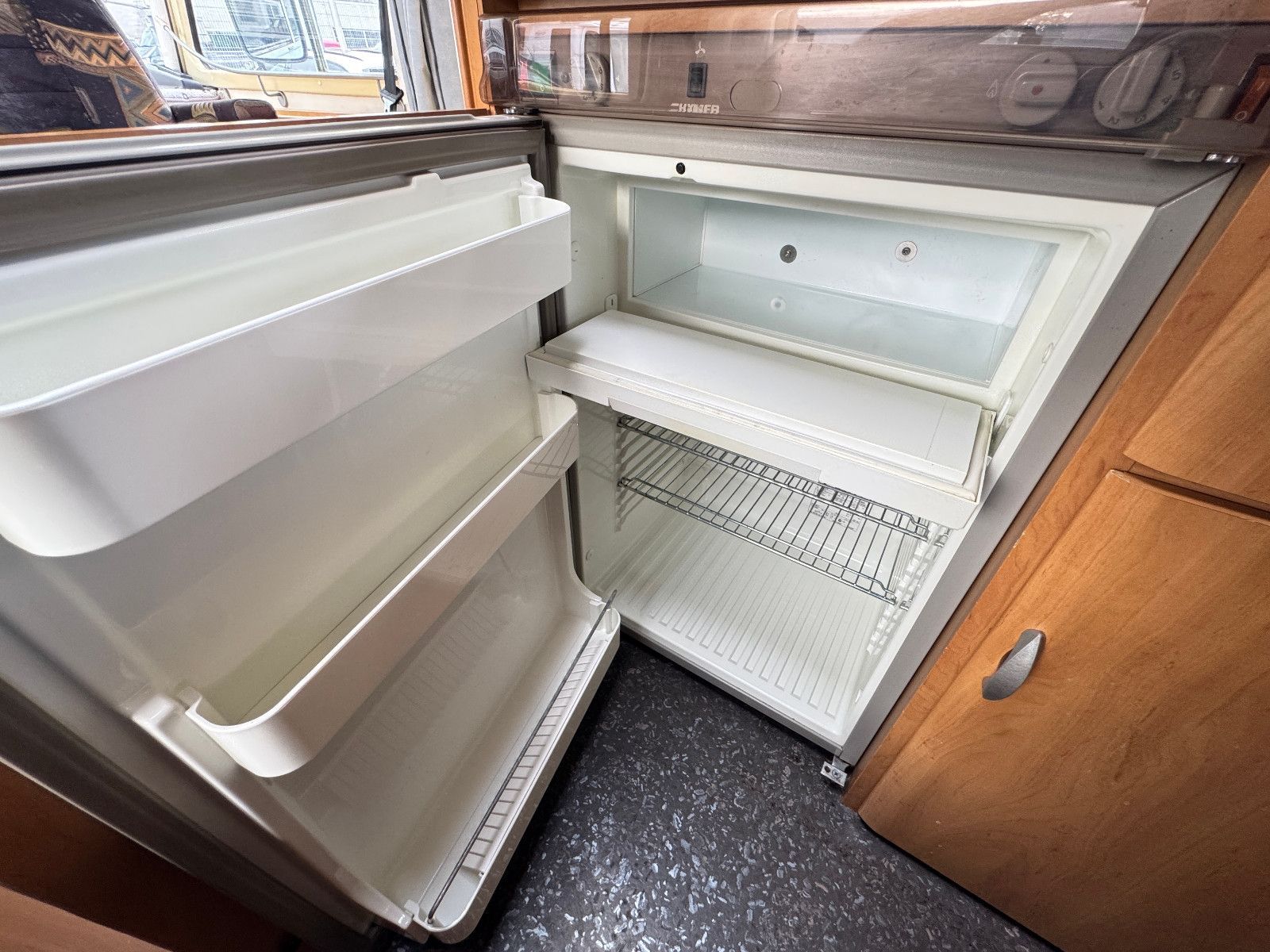 Fahrzeugabbildung HYMER / ERIBA / HYMERCAR B 574 MF HUBBETT SAT TV KLIMA KAMERA MARKISE 1H