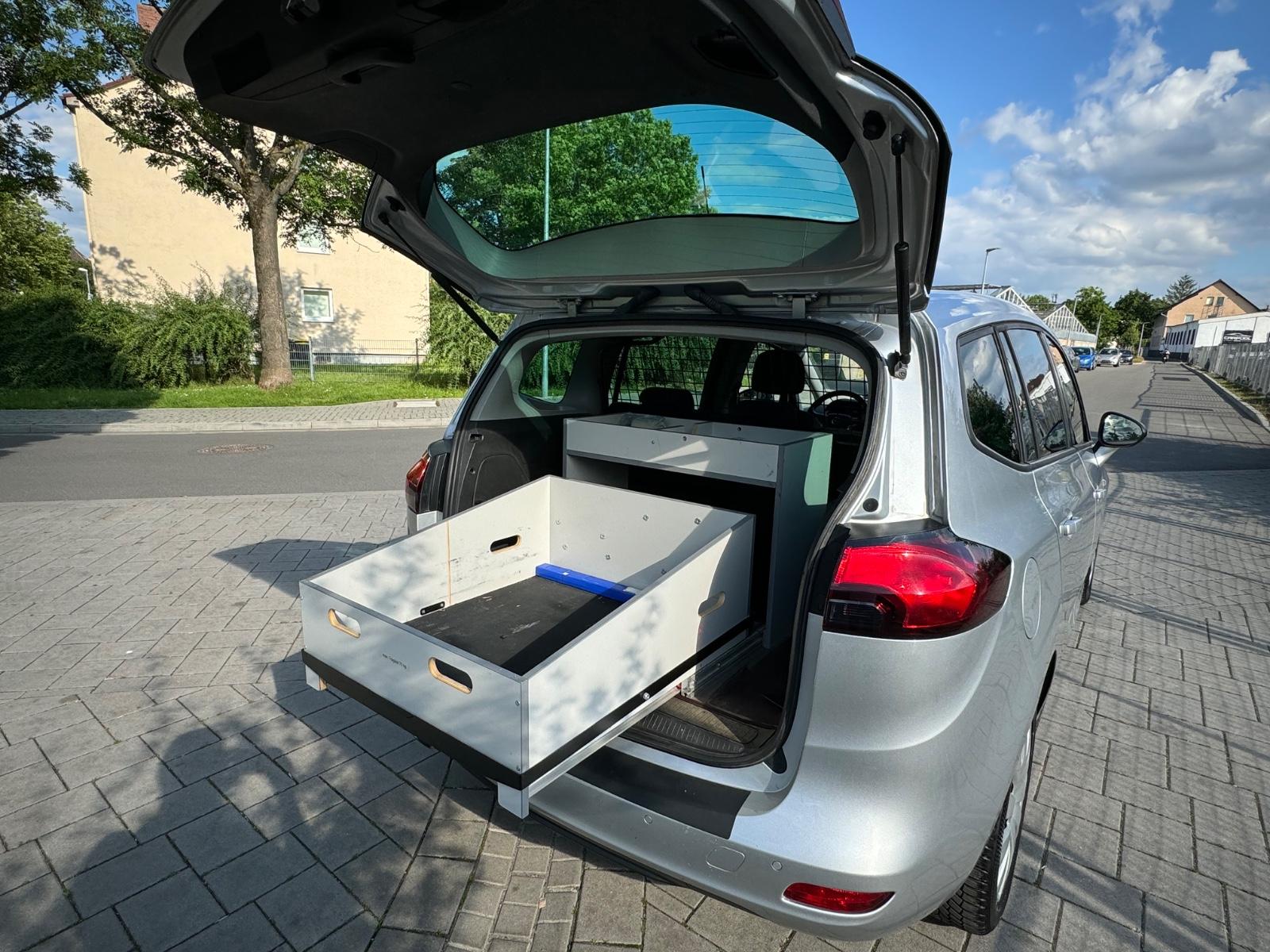 Opel Zafira 2012 — photo 11