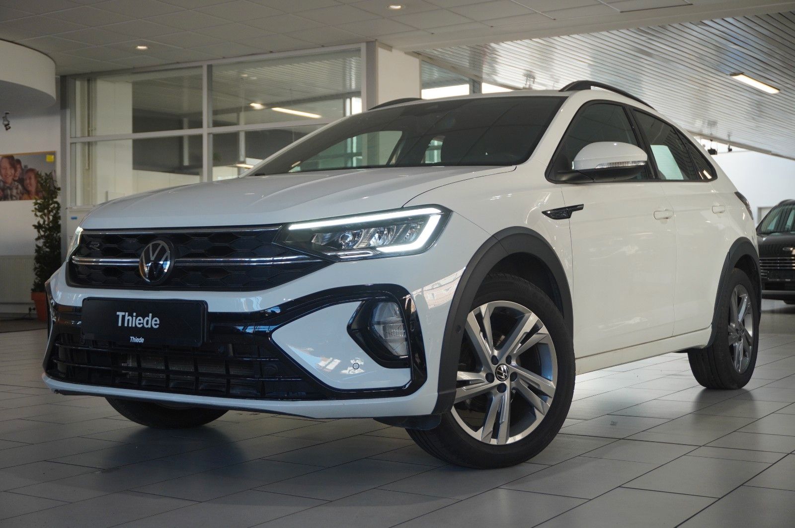 Fahrzeugabbildung Volkswagen Taigo 1.0 TSI R-LINE DSG NAVI/LED/KAMERA/SH/DAB+