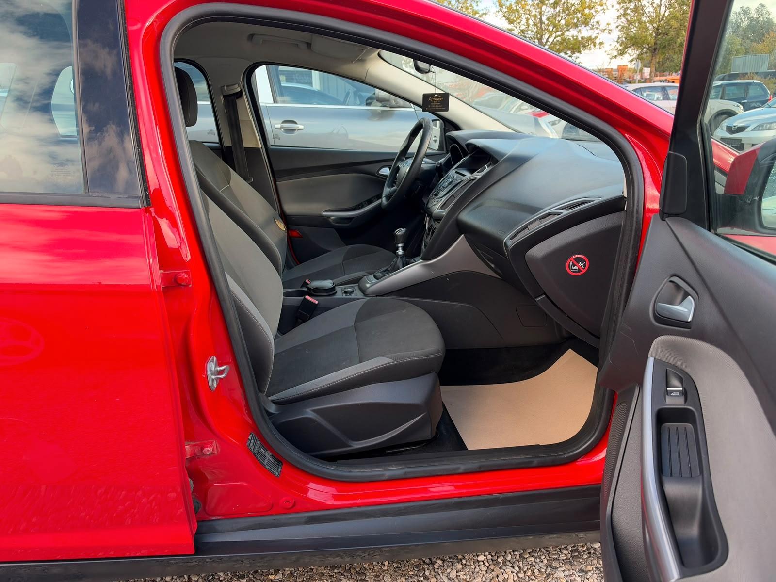 Ford Focus 2011 — photo 7