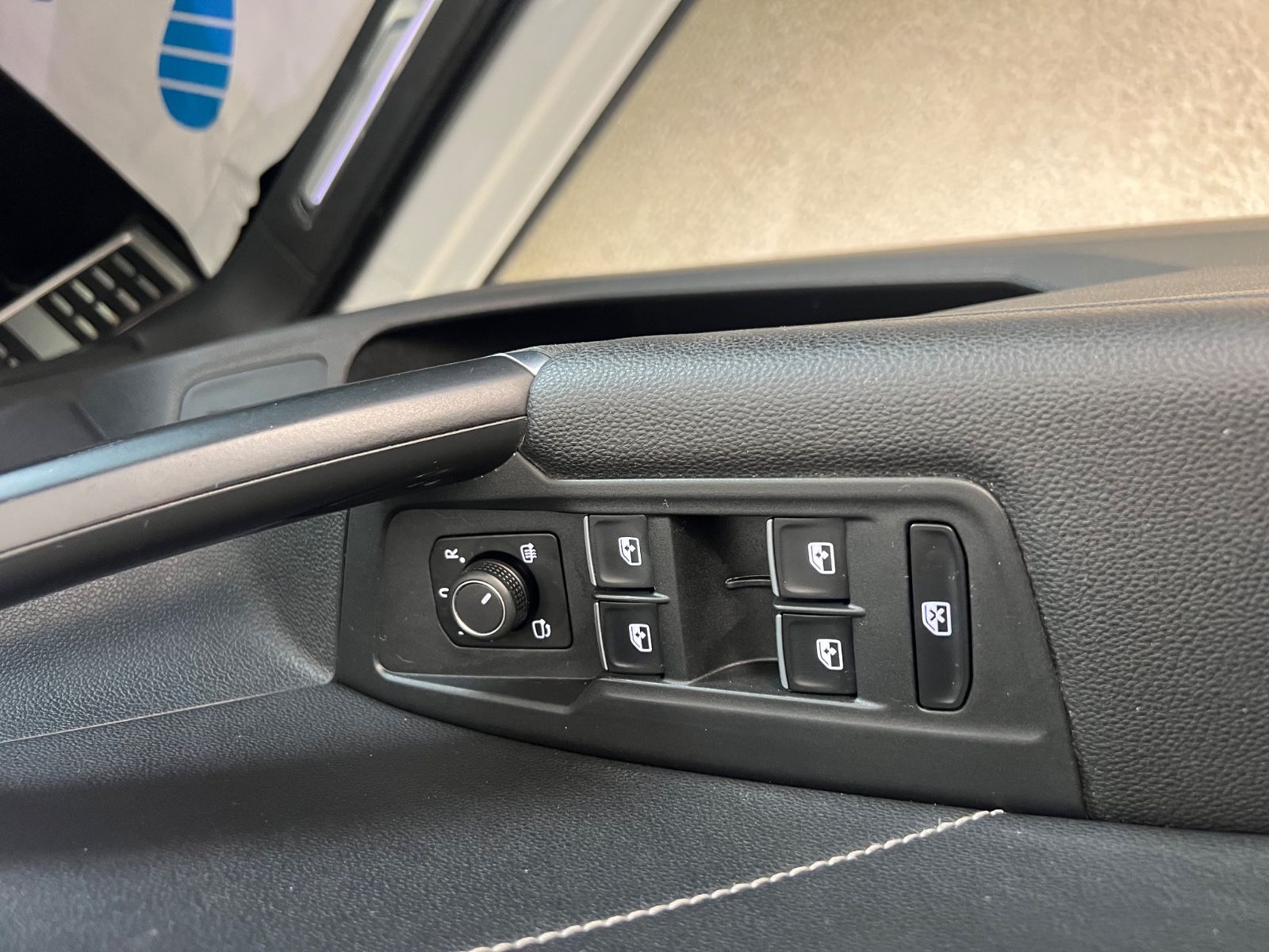 Fahrzeugabbildung Volkswagen Tiguan Highline 4Motion R line *HEAD-UP*MEMORY*