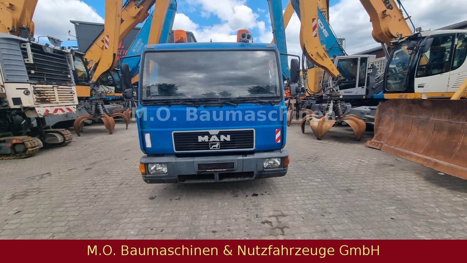 Fahrzeugabbildung MAN 8.153 / Saug u. Druckwagen / 4x2/