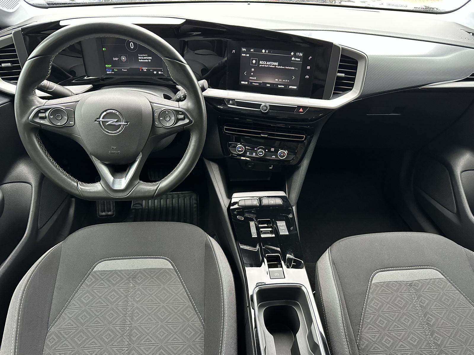 Fahrzeugabbildung Opel Mokka-e Edition LED+RÜCKFAHRKAMERA+BT+WÄRMEPUMPE