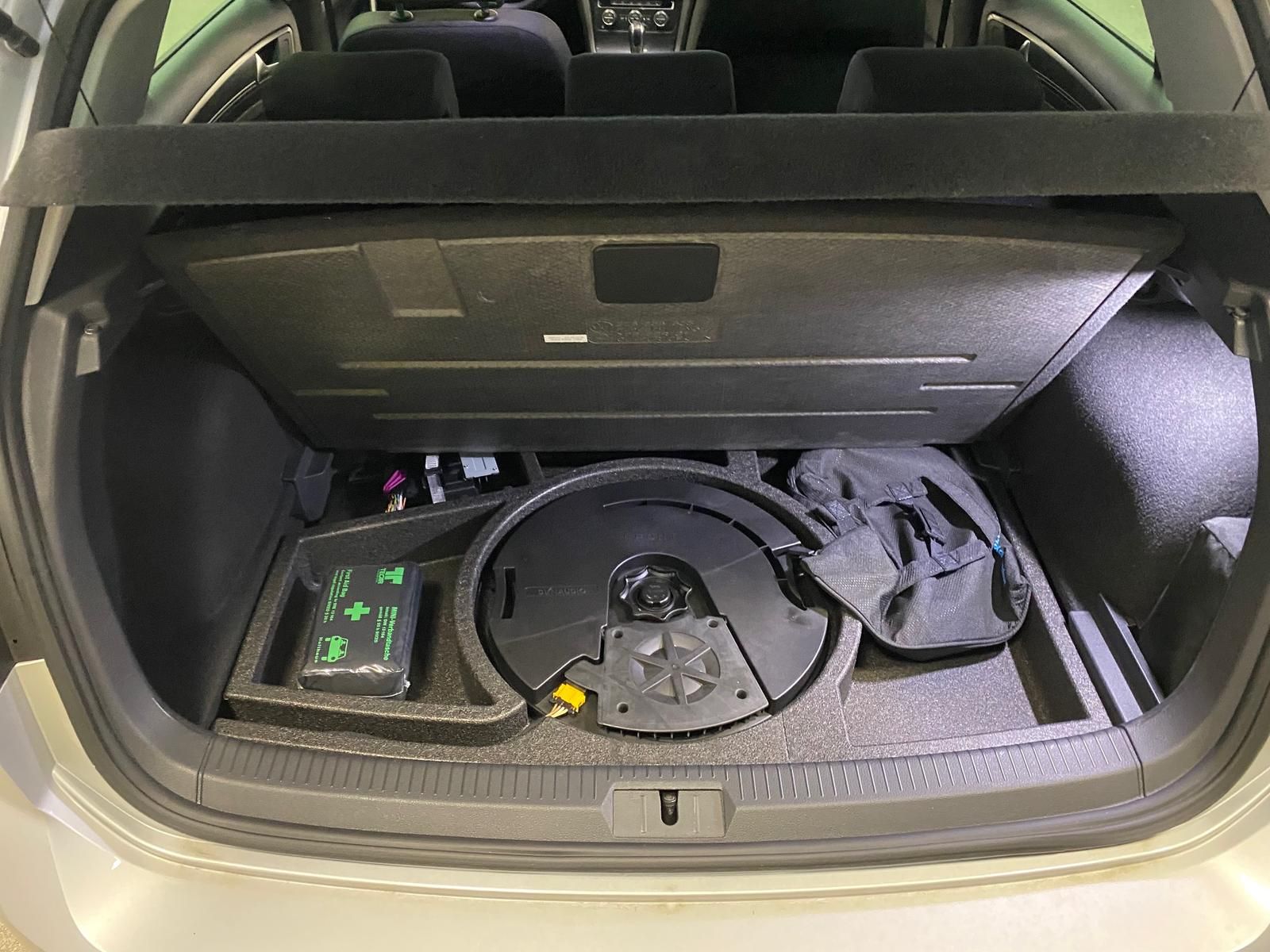 Fahrzeugabbildung Volkswagen Golf e-Golf Comfortline+ACC+RFK+NAVI+WÄRMEPUMPE
