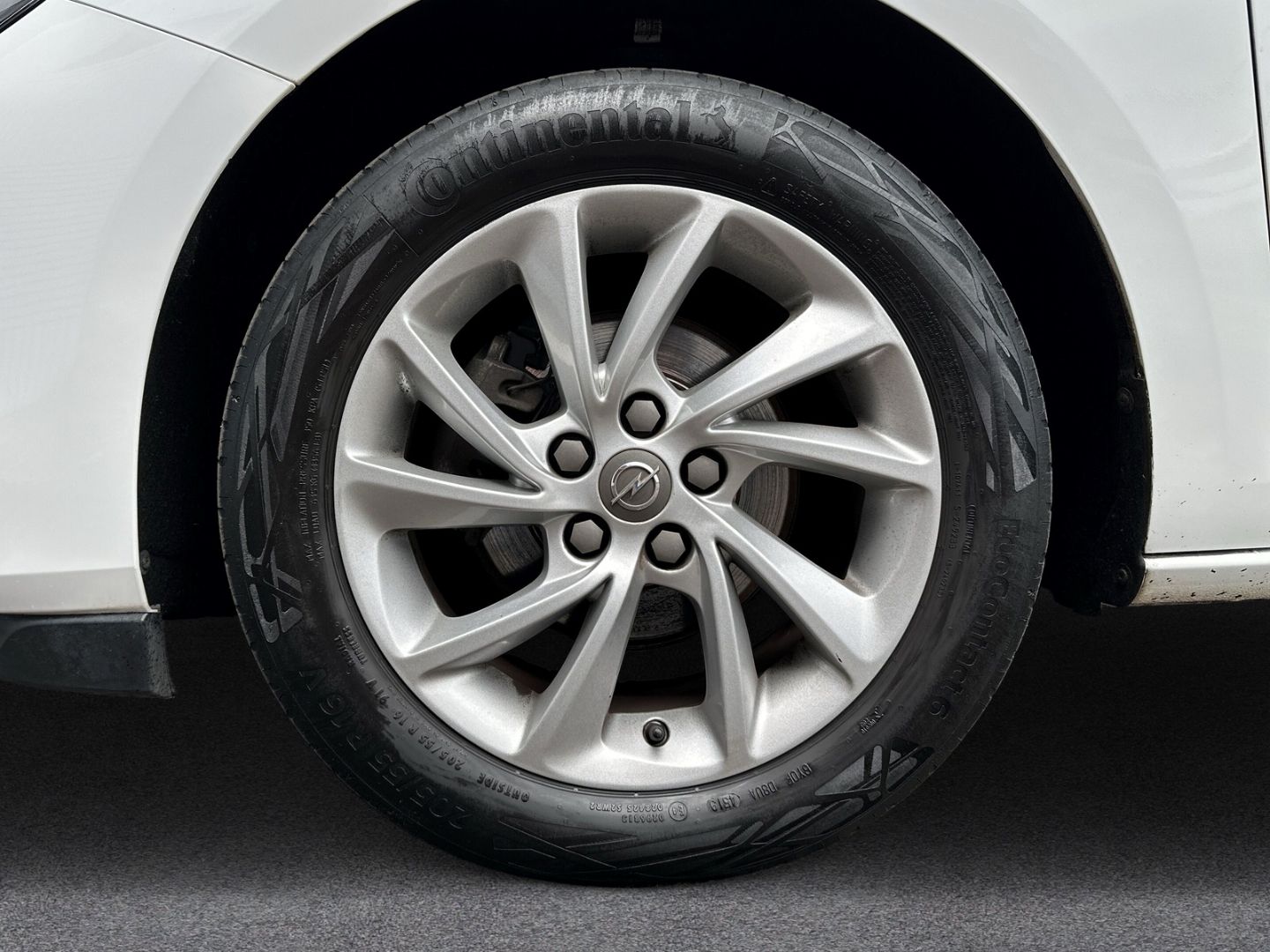 Fahrzeugabbildung Opel Astra Sports Tourer 1.2 KLIMA+ NAVI + PARKSENSOR