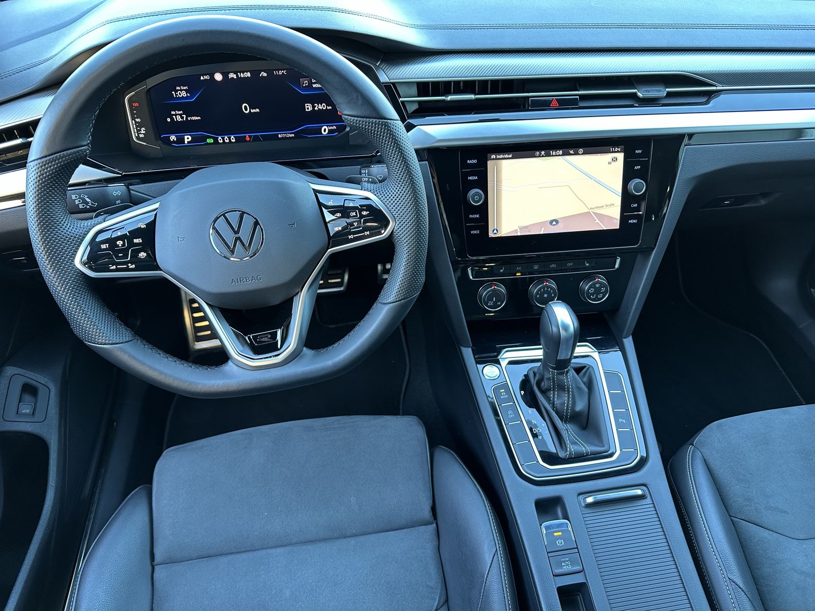 Fahrzeugabbildung Volkswagen Arteon 2.0 TDI DSG R-Line NAV+LED+ACC+V-COCKPIT