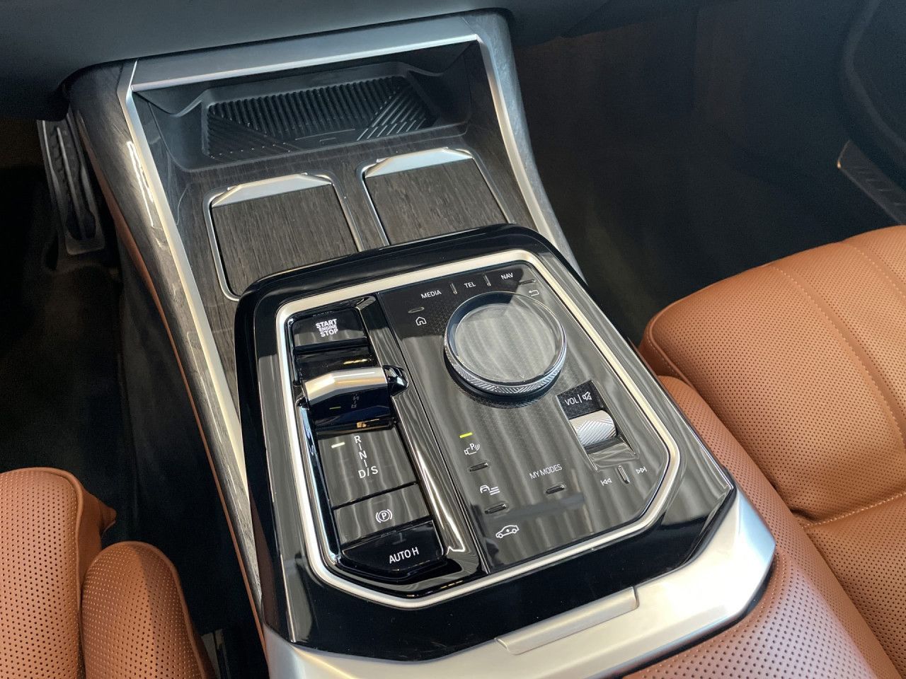 BMW 750e xDr M Sport AktivL,Pano,AHK,B&W,360°,DAPro foto 15