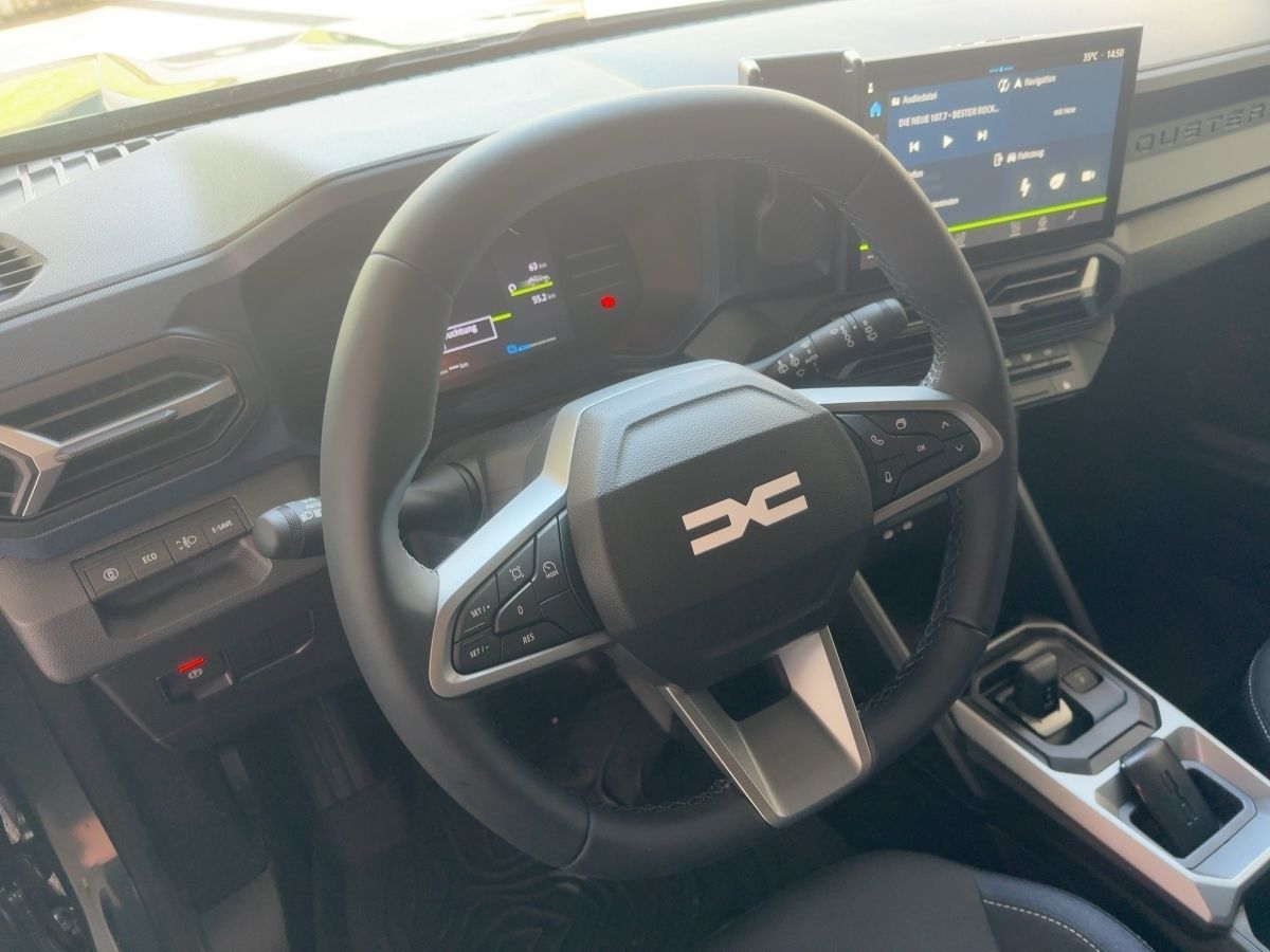 Fahrzeugabbildung Dacia Duster Journey Hybrid 140