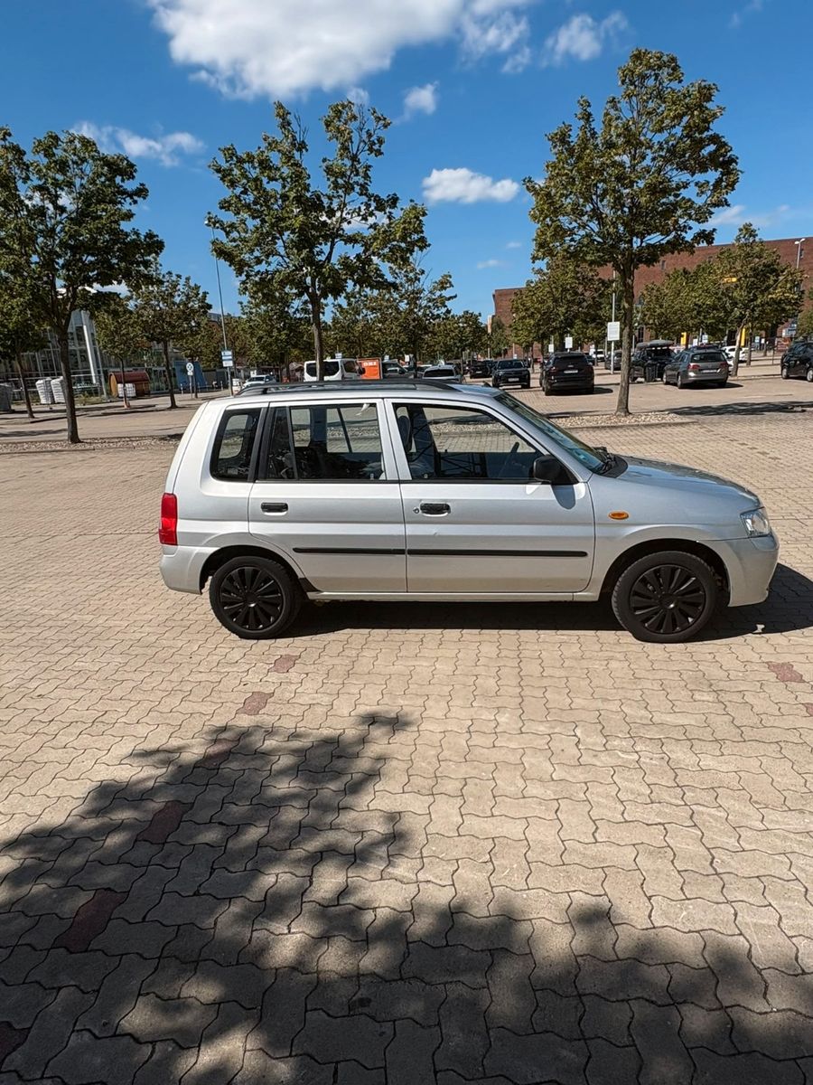 2001 Mazda Demio
