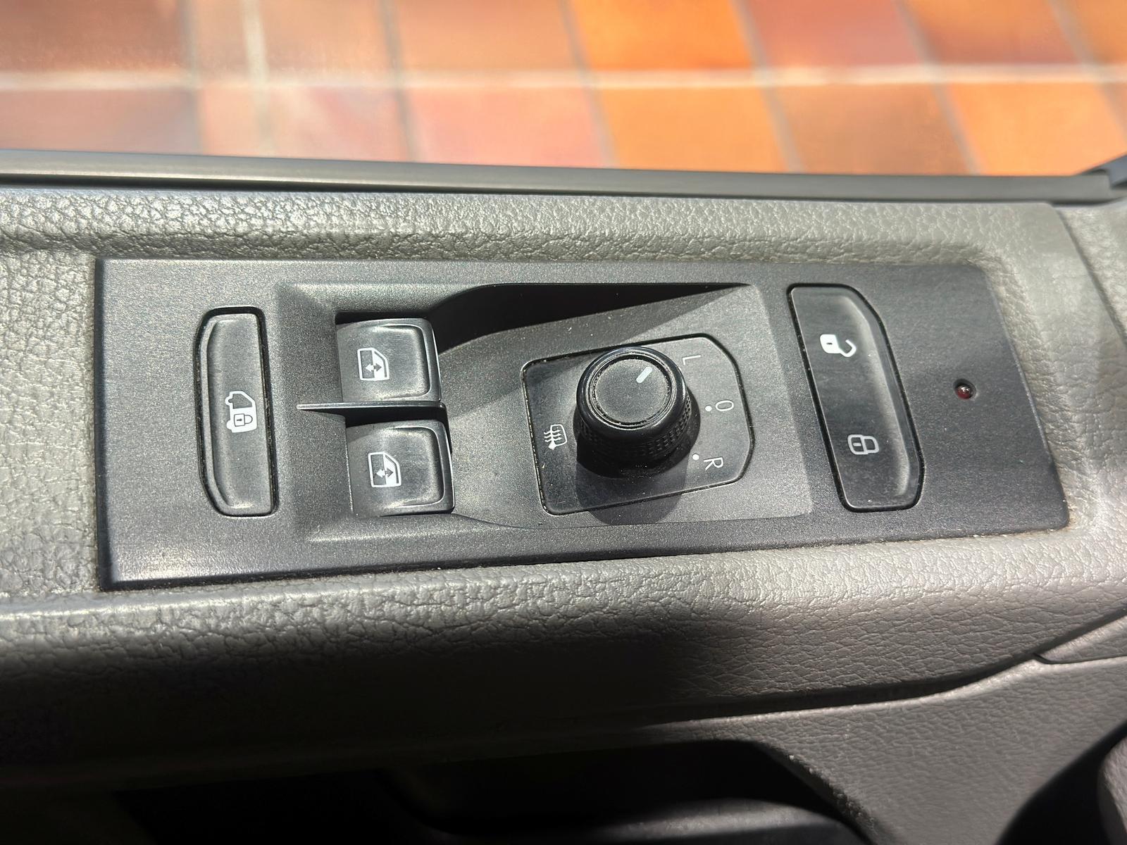 Volkswagen T6.1 DSG KURZ KLIMA STANDHEIZUNG TEMPOMAT SHZ AH