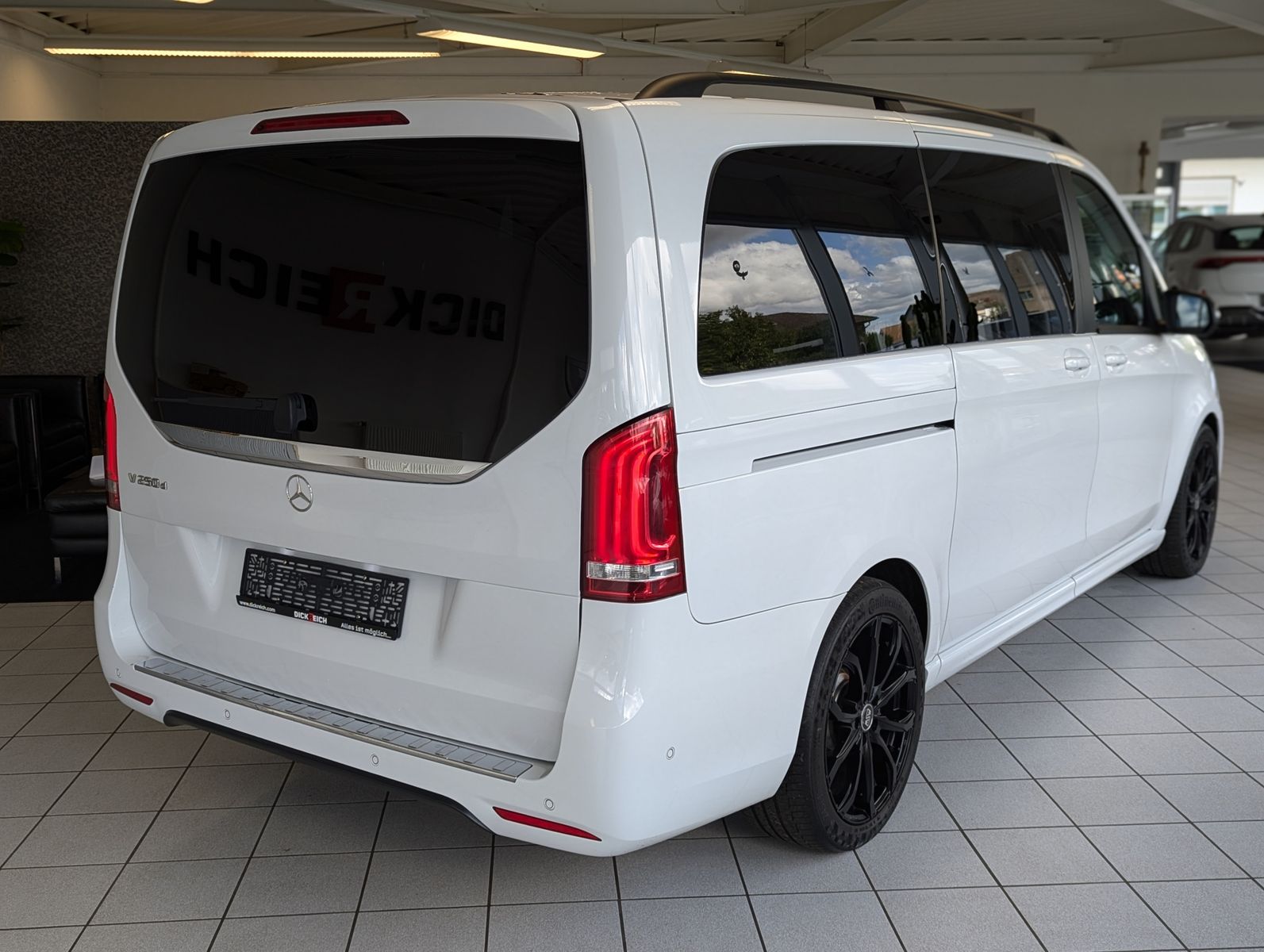MERCEDES-BENZ V 250 d AMG EDITION lang Pano LED Kamera - Image 7