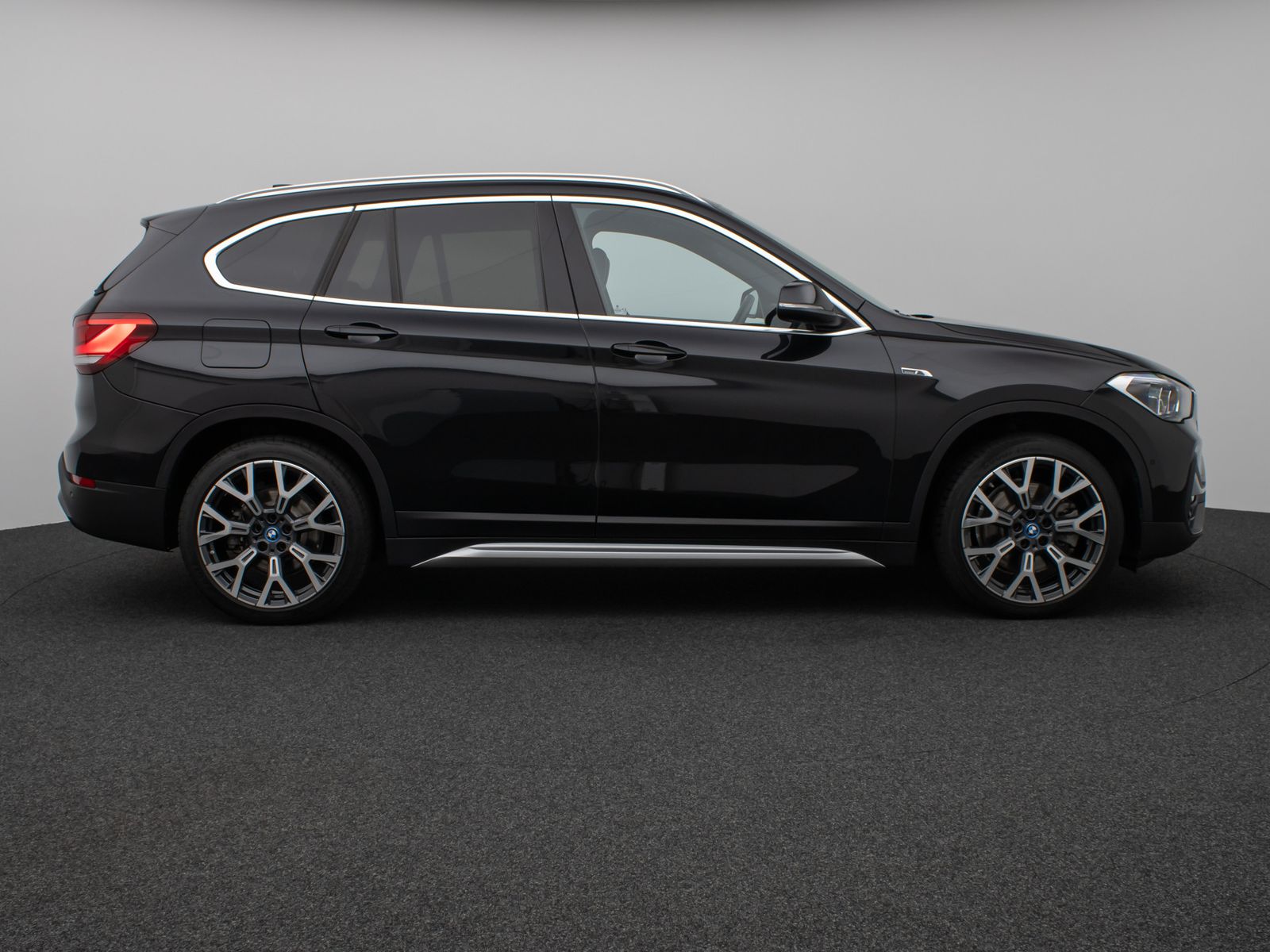 Fahrzeugabbildung BMW X1 xD25e xLine Kamera HUD DAB H/K Komfort Sport