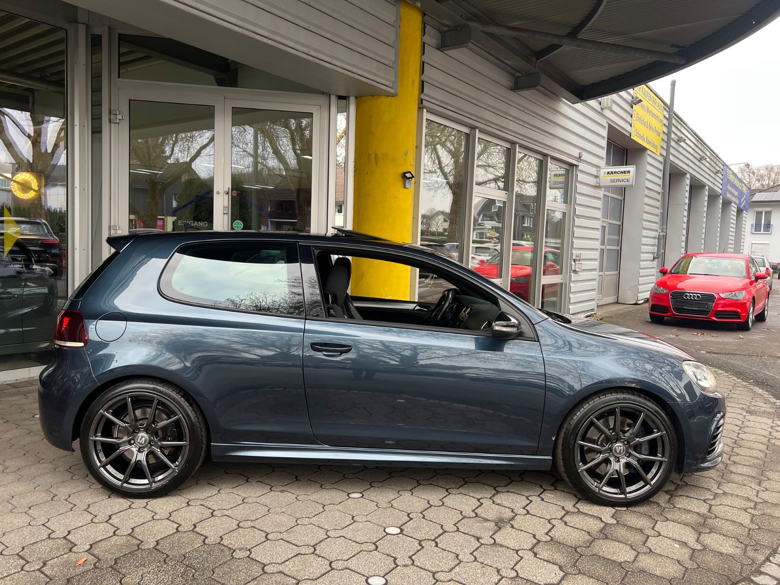 Fahrzeugabbildung Volkswagen Golf VI R 4Motion *SCHIEBEDACH*KEYLESS*XENON*