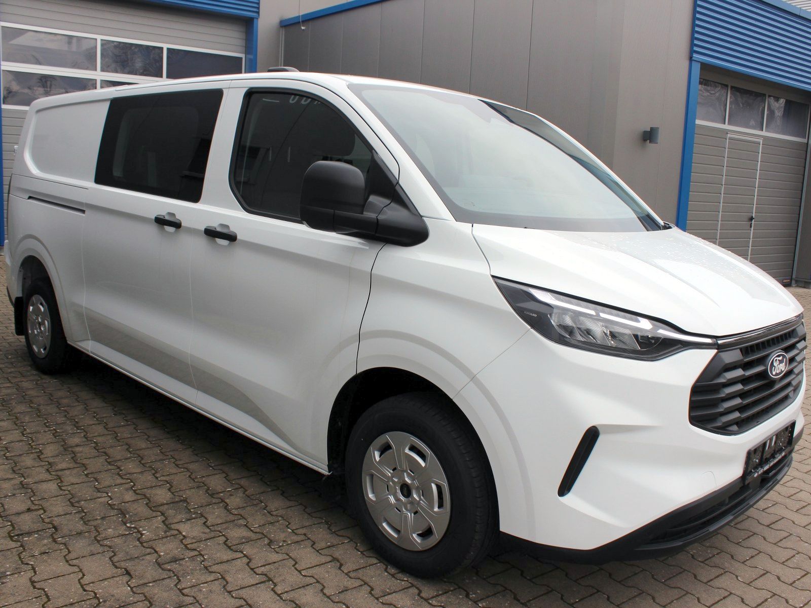 Fahrzeugabbildung Ford Transit Custom 320 L2 Trend Doppelkabine FWD