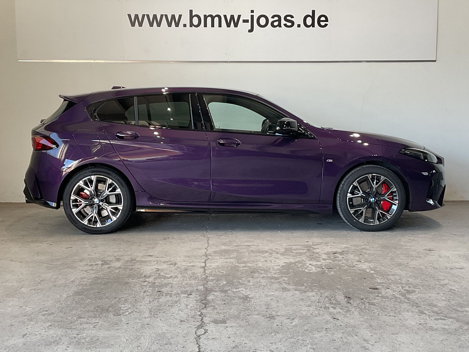 Fahrzeugabbildung BMW M135 xDrive M Sportpaket Pro, M Sportsitze, Head