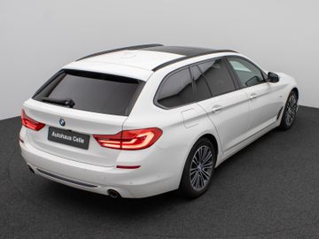 Fahrzeugabbildung BMW 520d SportLine Kamera Panorama HUD H/K AHK LED