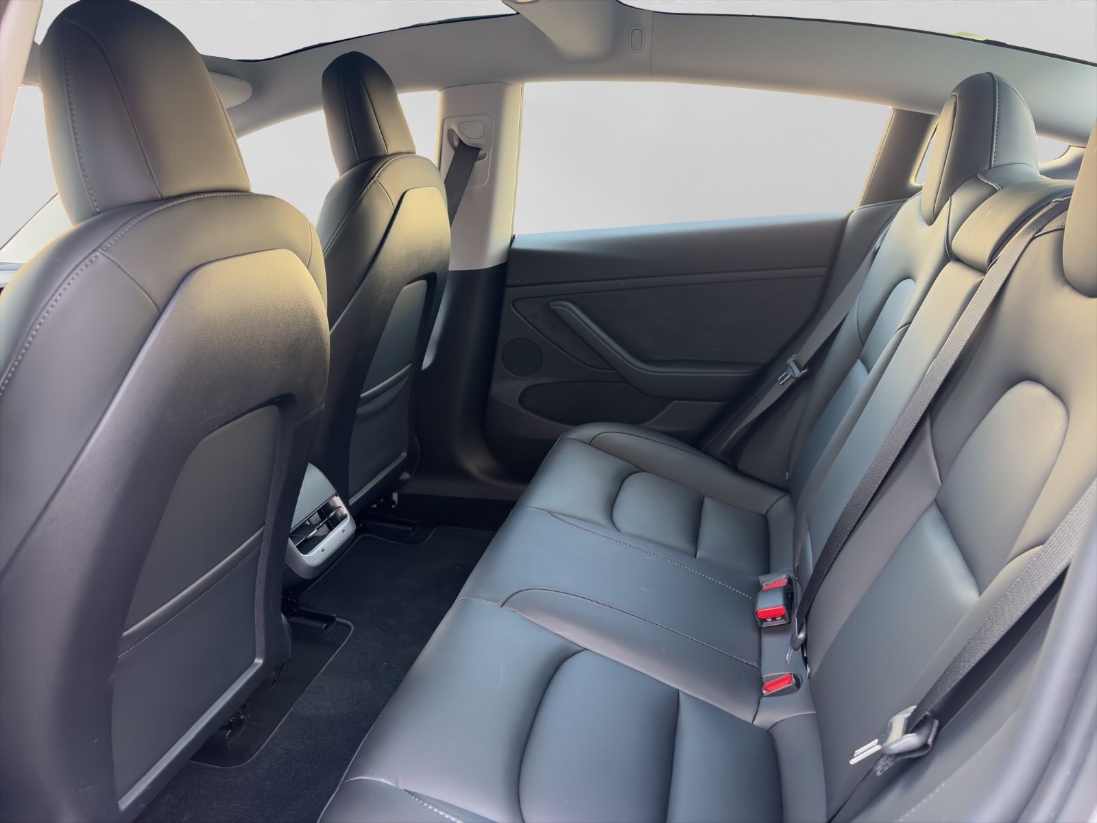 Tesla Model 3 Basis RWD 1.Hand Gigafactory Shanghai foto 14