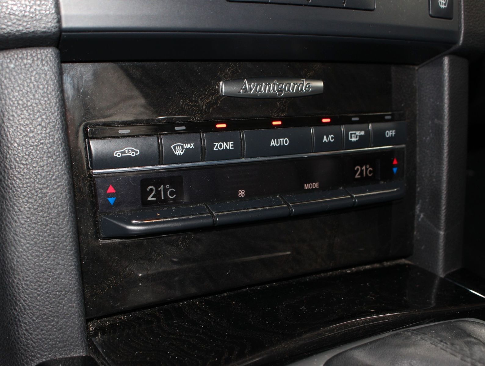 Fahrzeugabbildung Mercedes-Benz E 250 T CDI Avantgarde Distronic + AHK + ILS