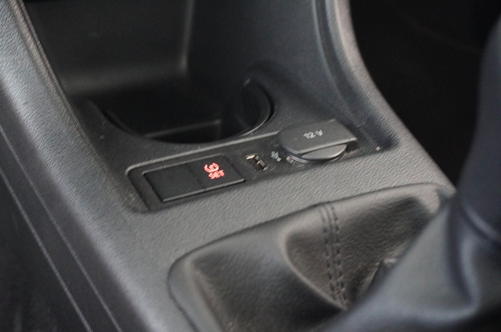 Fahrzeugabbildung Volkswagen up! 1.0 MOVE 5-TÜR KLIMA/SHZ/USB/NEBEL/SPORT/LED