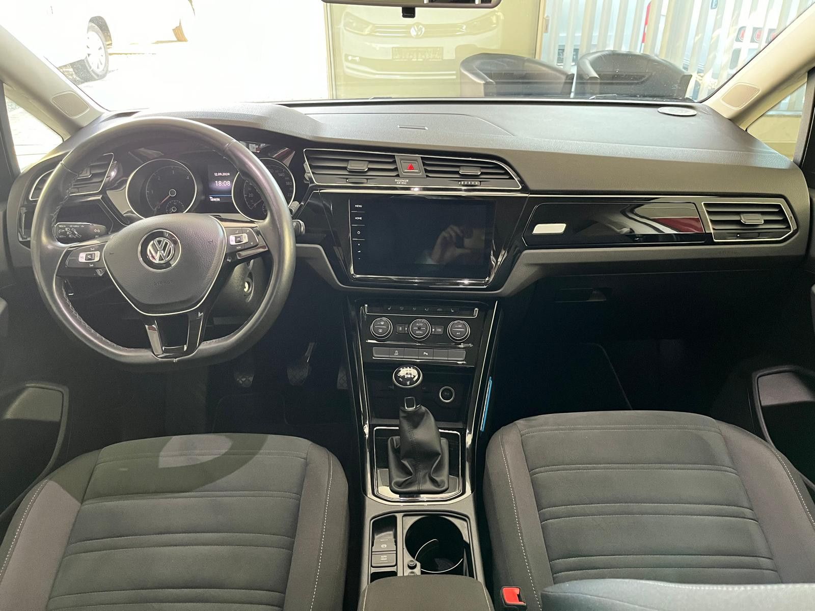 Fahrzeugabbildung Volkswagen Touran Highline PANO/NAVI/LED/4xSHZ/StHz/AHK/APP