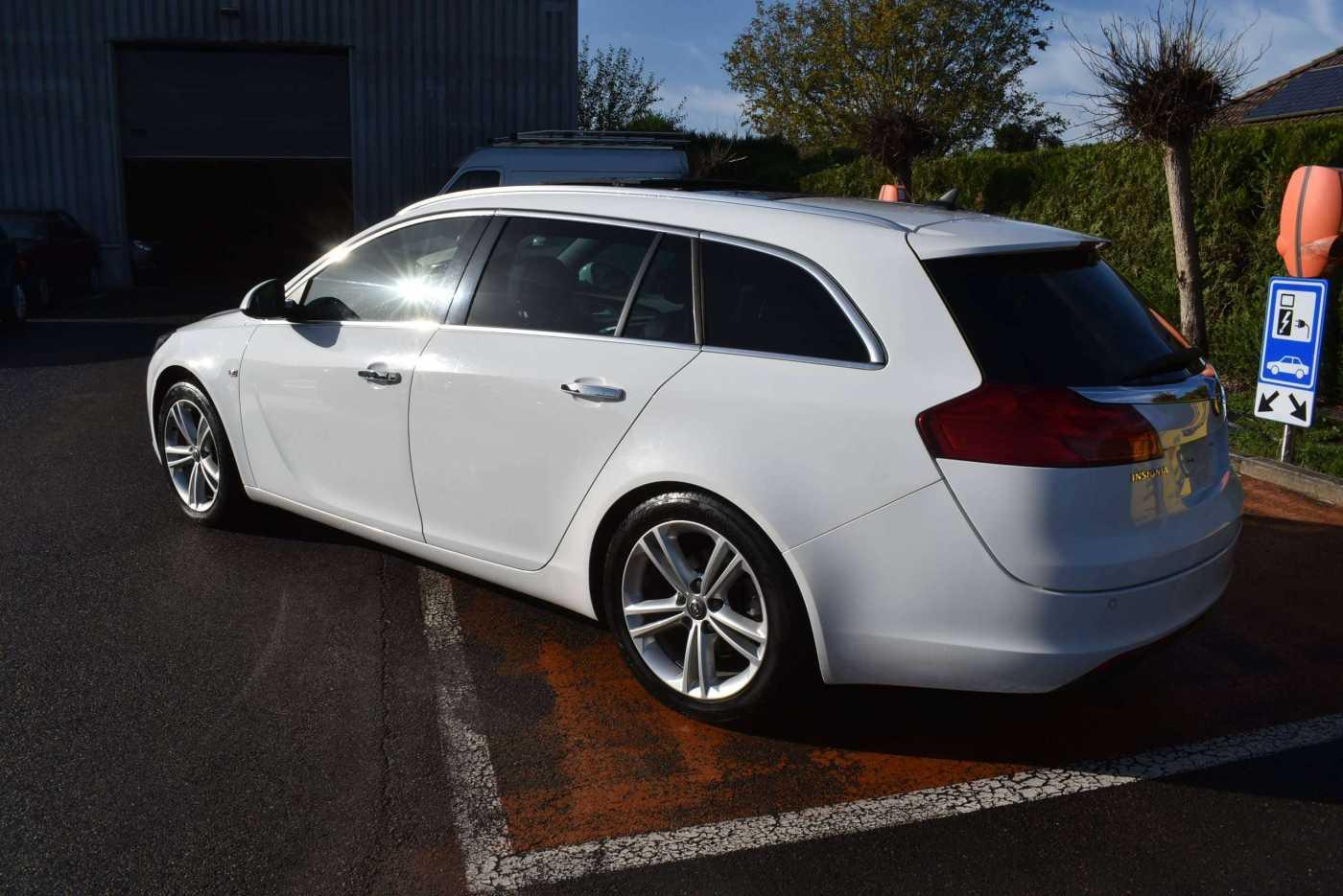 Opel Insignia 2013 — rear view