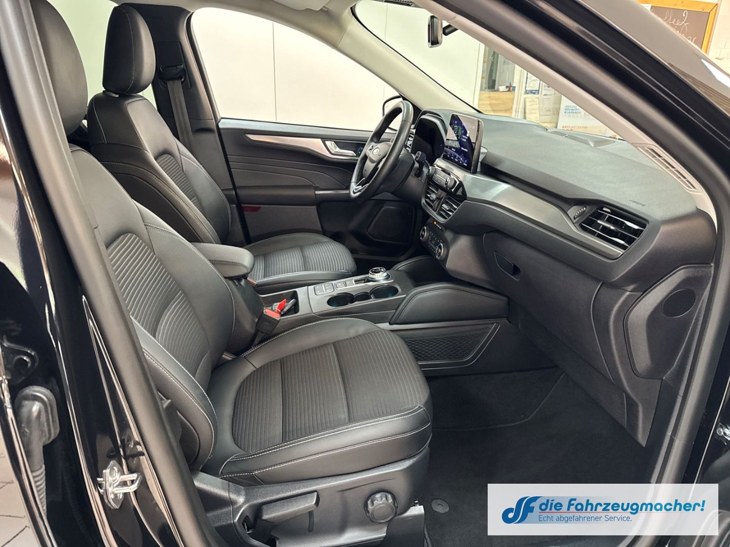Fahrzeugabbildung Ford Kuga Titanium X HUD Navi Digitales Cockpit Sound