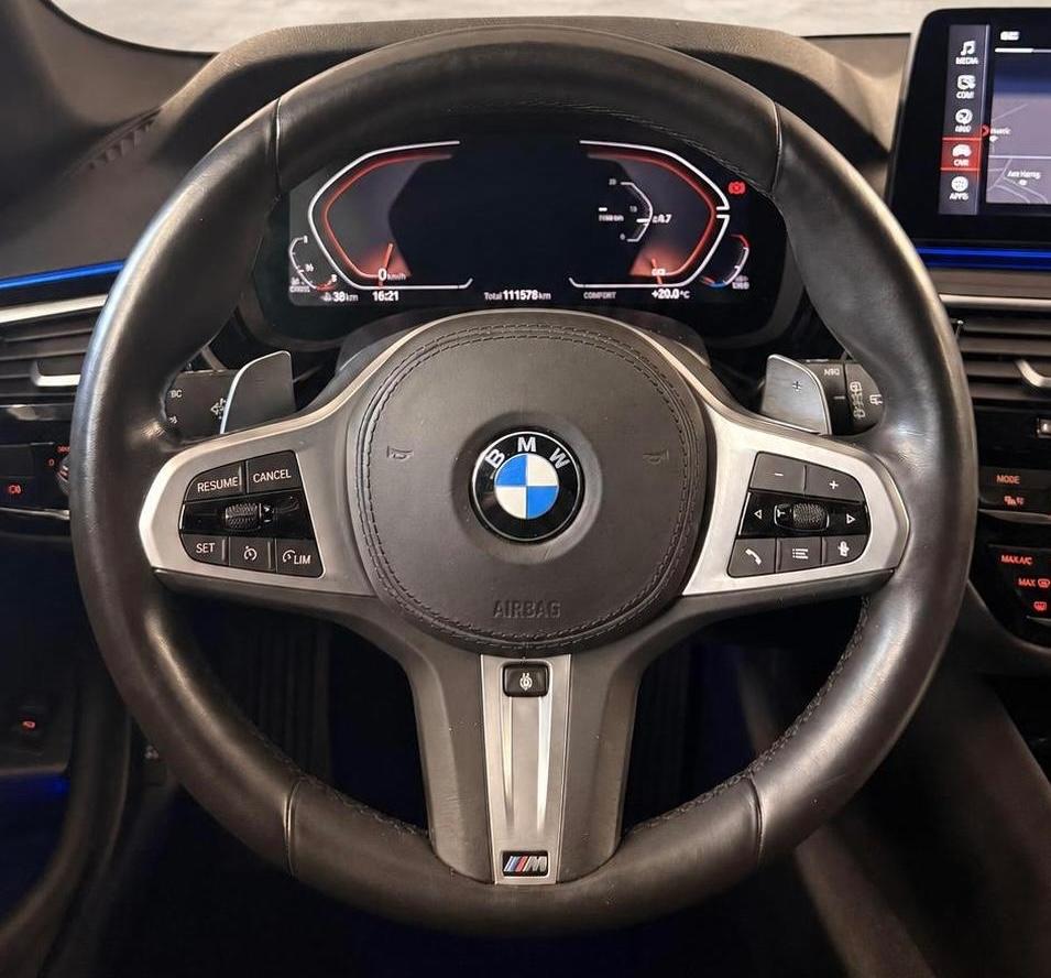BMW 530d xDrive M-Sport PANO/AHK/LEDER/KEYLESS