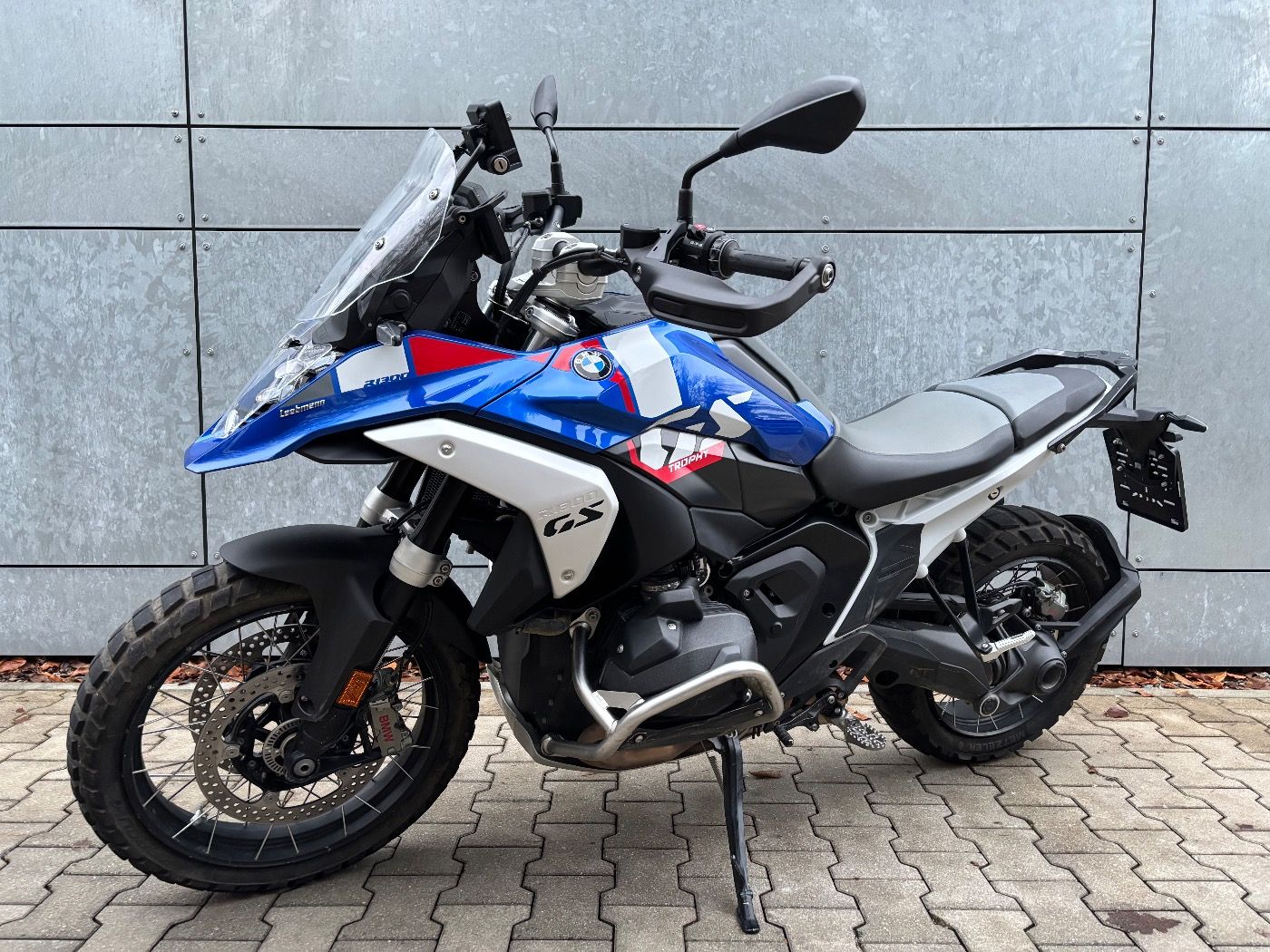 Fahrzeugabbildung BMW R 1300 GS Trophy Adaptive Fahrzeughöhenregelung