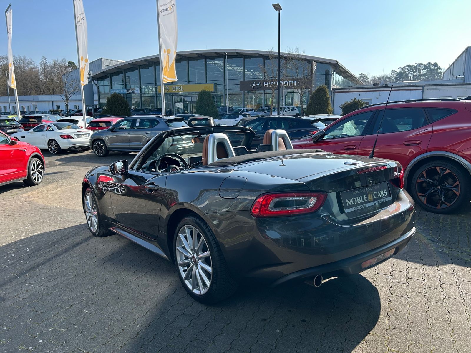 Fahrzeugabbildung Fiat 124 Spider Lusso BOSE RFK KLIMA NAVI SHZ