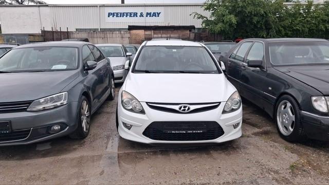 Hyundai i30 blue 1.6 CRDi 66 kW Classic