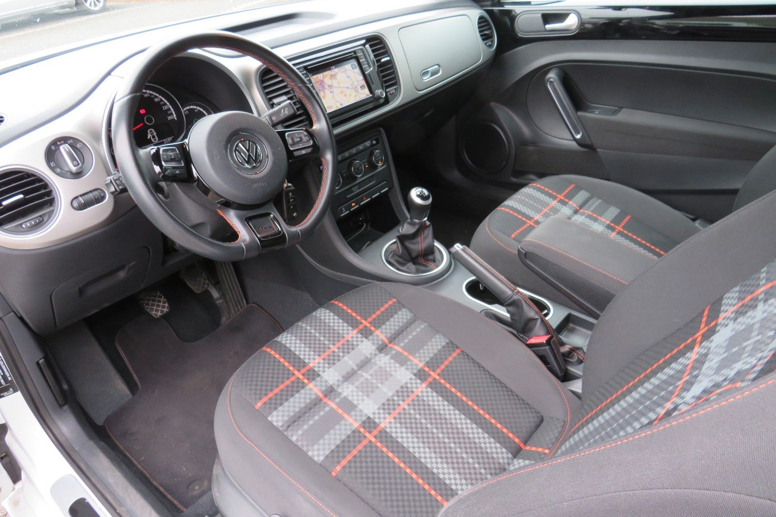 Fahrzeugabbildung Volkswagen Beetle Lim. Club XENON NAVI APP-CONNECT PDC 18`