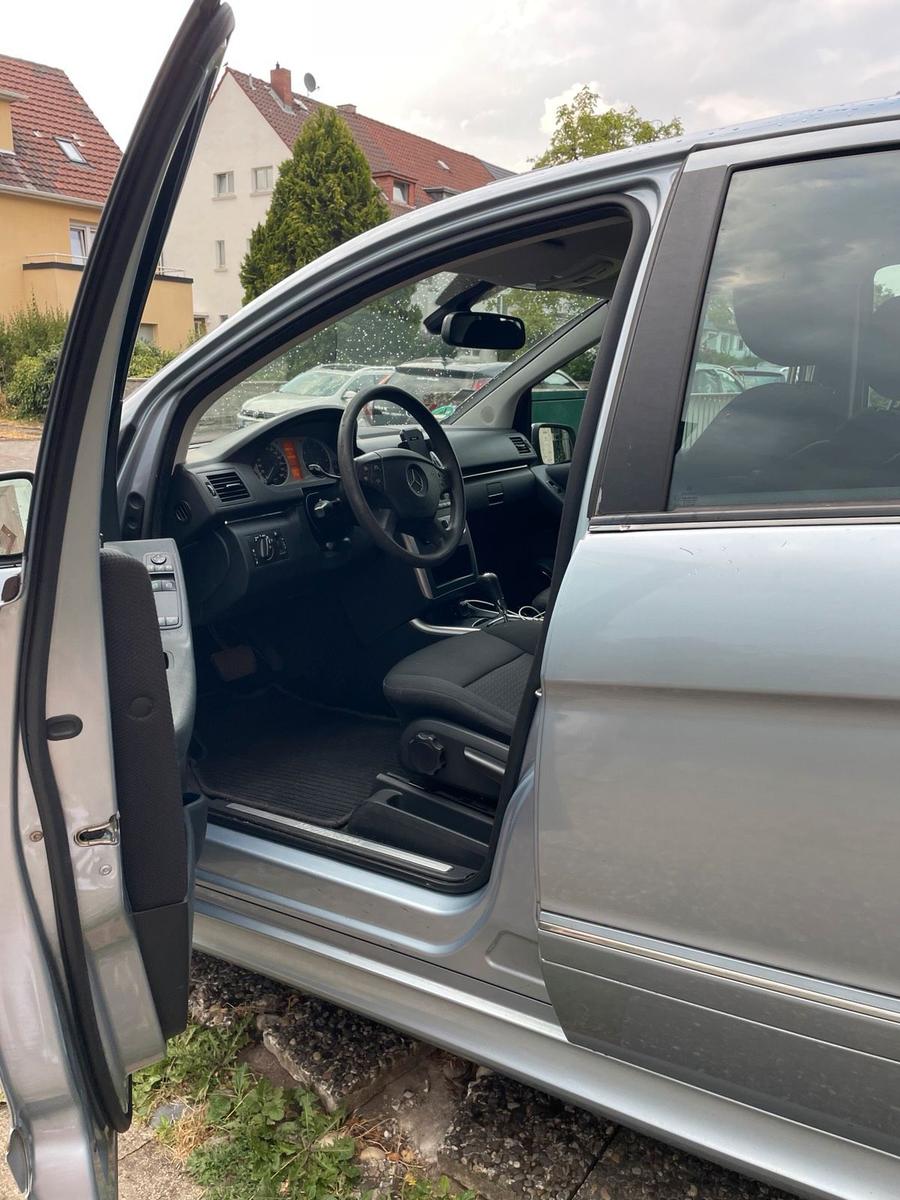 Mercedes-Benz B180 2010 — photo 7