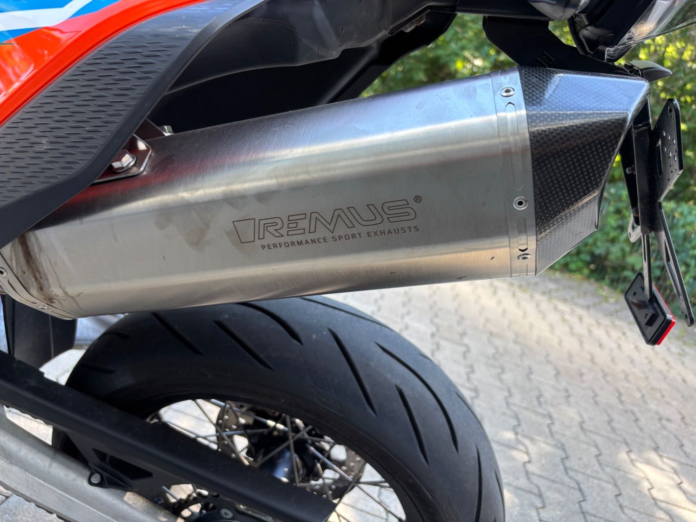Fahrzeugabbildung KTM 690 SMC-R kurzer Kennzeichenhalter Remus