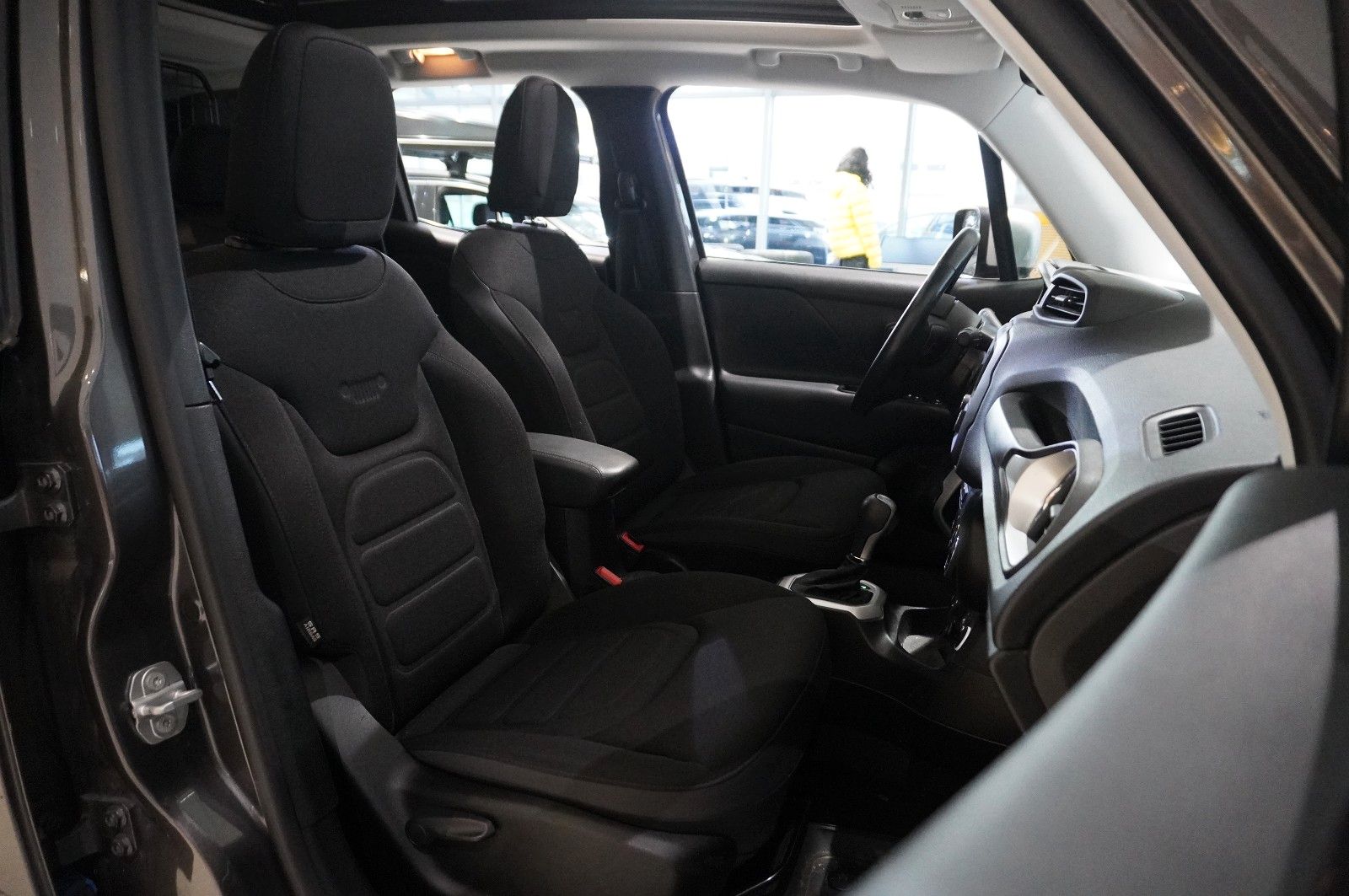 Fahrzeugabbildung Jeep Renegade 1.4 LIMITED 4WD BI-XENON/SHZ/PANO./DAB+