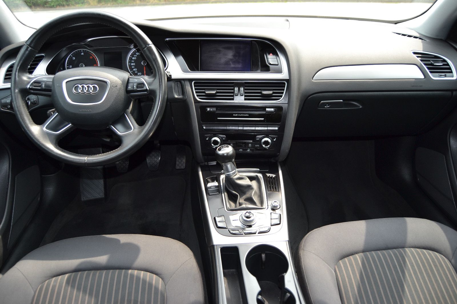 Fahrzeugabbildung Audi A4 Avant Ambiente/Navigation/Tempomat/PDC/