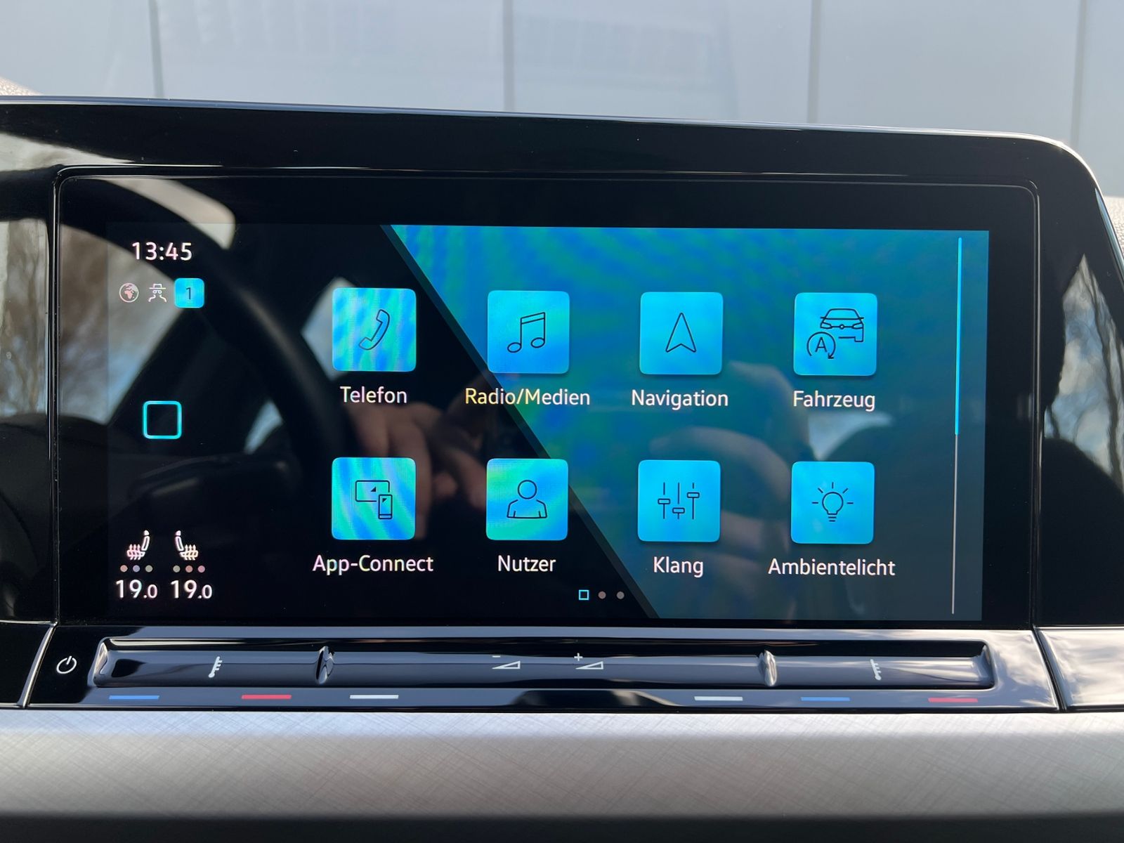 Fahrzeugabbildung Volkswagen Golf VIII 1.5 eTSI Life *AHK, Navi, AppConnect,