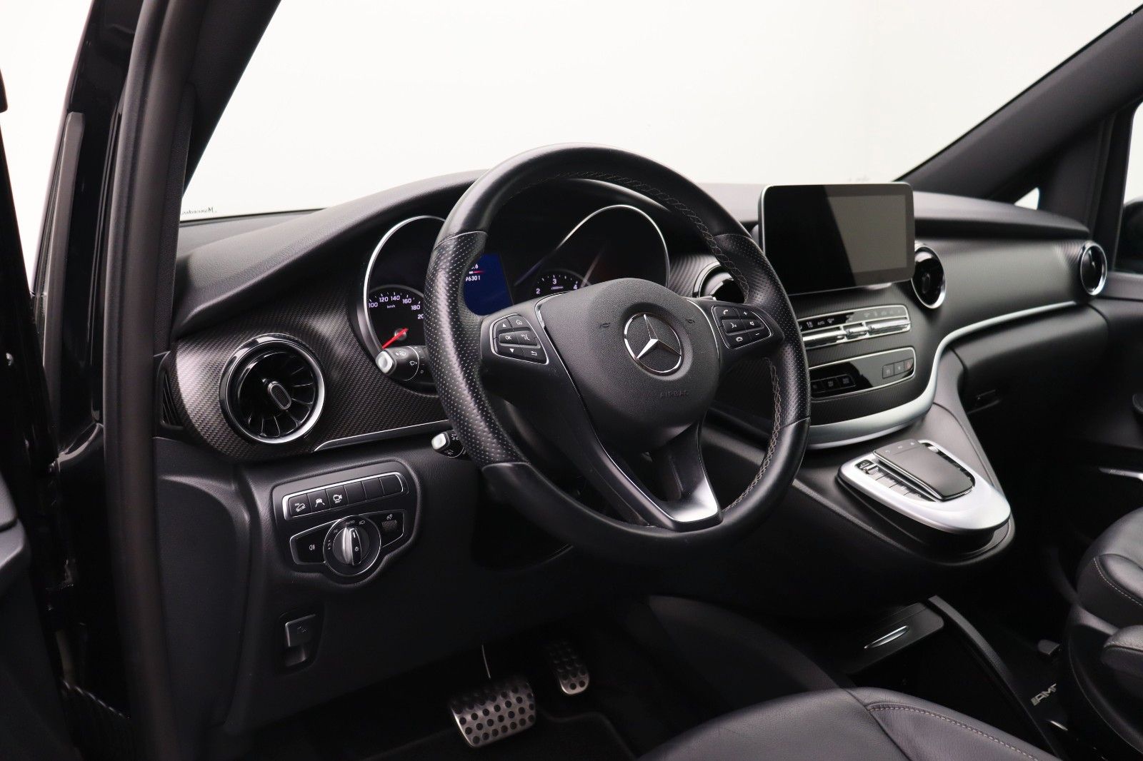 Fahrzeugabbildung Mercedes-Benz V 300d Avantgarde AMG 4Matic e.lang Hundebox