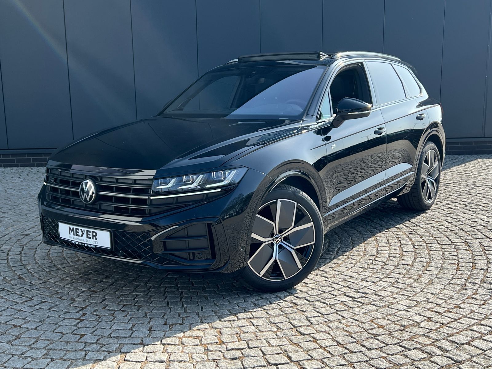 Fahrzeugabbildung Volkswagen Touareg R-Line FINAL EDITION 3.0 TDI 4MOTION