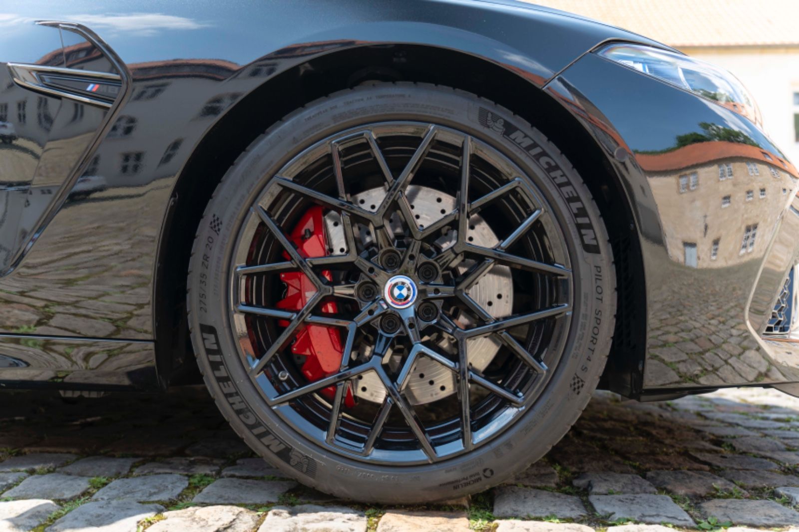 Fahrzeugabbildung BMW M8 Competition GC Head Up Laserlicht B&W ACC 360