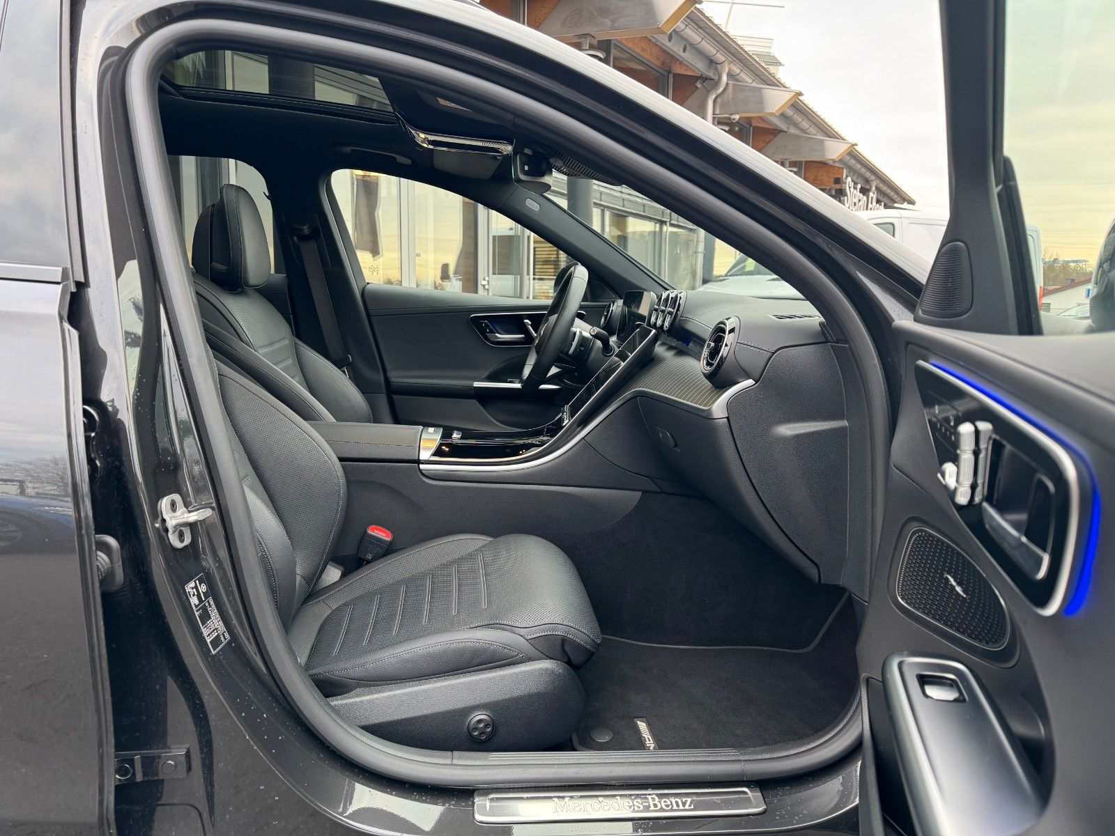 Fahrzeugabbildung Mercedes-Benz C 220d T AMG Digital+AHK+Pano+Memory+360°+SKLIMA