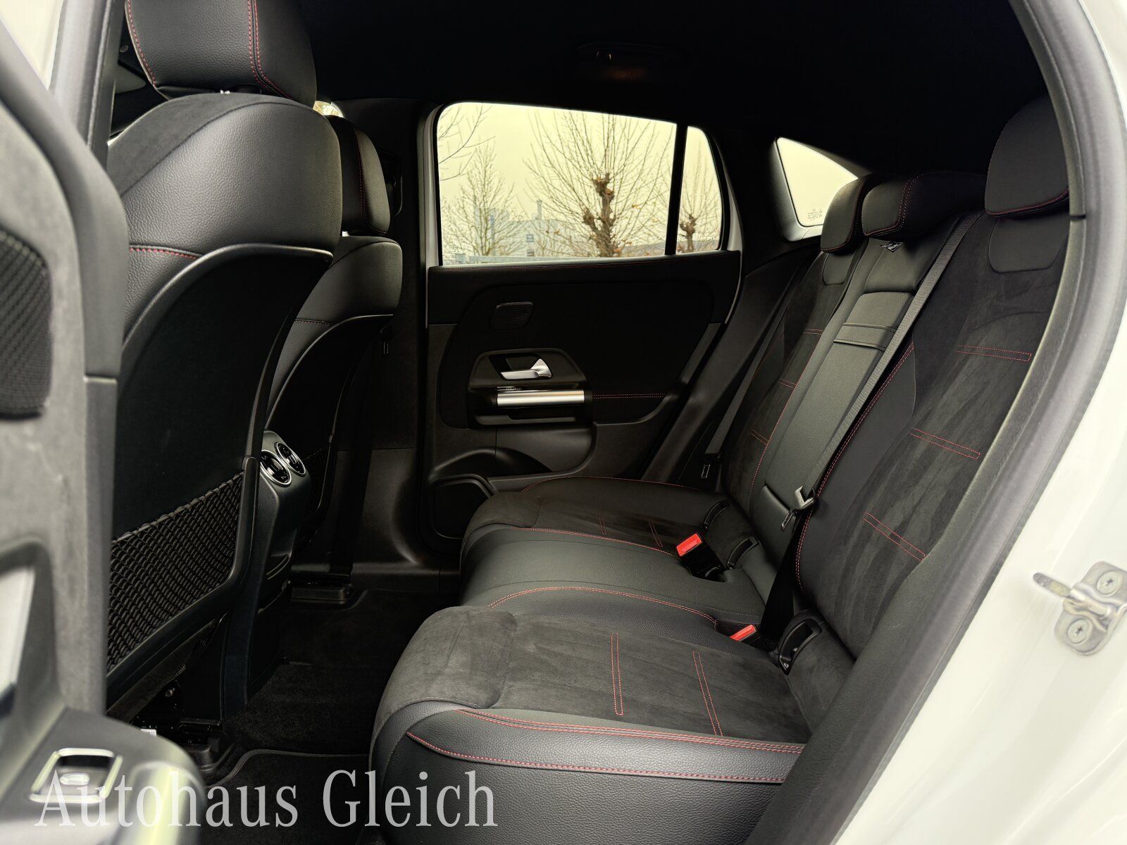 Fahrzeugabbildung Mercedes-Benz EQA 350 AMG Line 4Matic Navi/KEYLESS-Go-Paket/LE